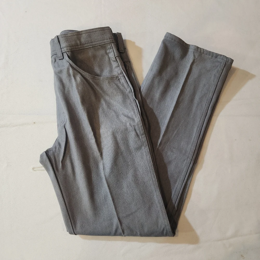 Gray Wrangler Reserve Flex-Fit Straight-Leg‎ Pants Size 33x32